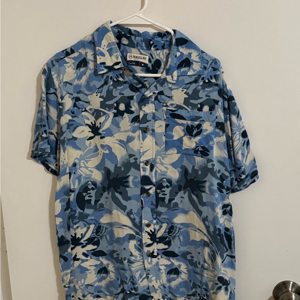 Magellan Outdoors Blue and Cream Floral Men's Shirt